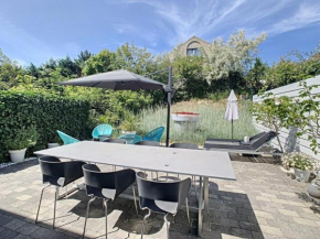 Modern Architectural House 5 min from Beach with great private garden